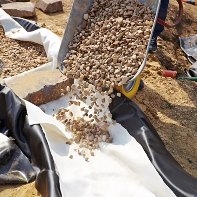 Dekoracja i budowa oczka wodnego